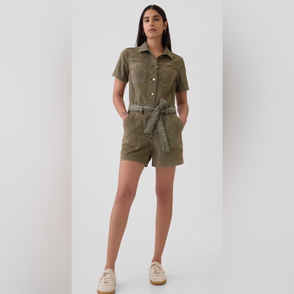 Brand new Gap Women’s Utility Romper. Women’s size Large, Tall.